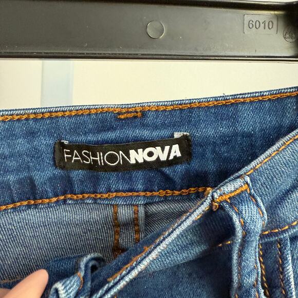 Fashion‎ Nova sz 11 (31) Blue Bell Bottom Flare Jeans Heart Pocket Raw Hem - Picture 3 of 8